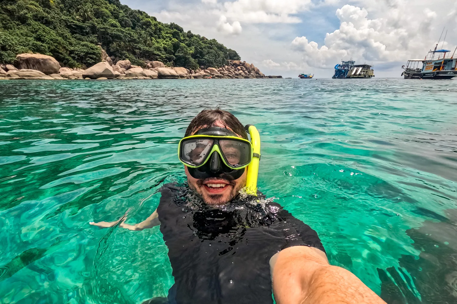 Nils Alexander Kemna schnorchelt in den Japanese Gardens auf Koh Taos Nachbarinsel Koh Nang Yuan