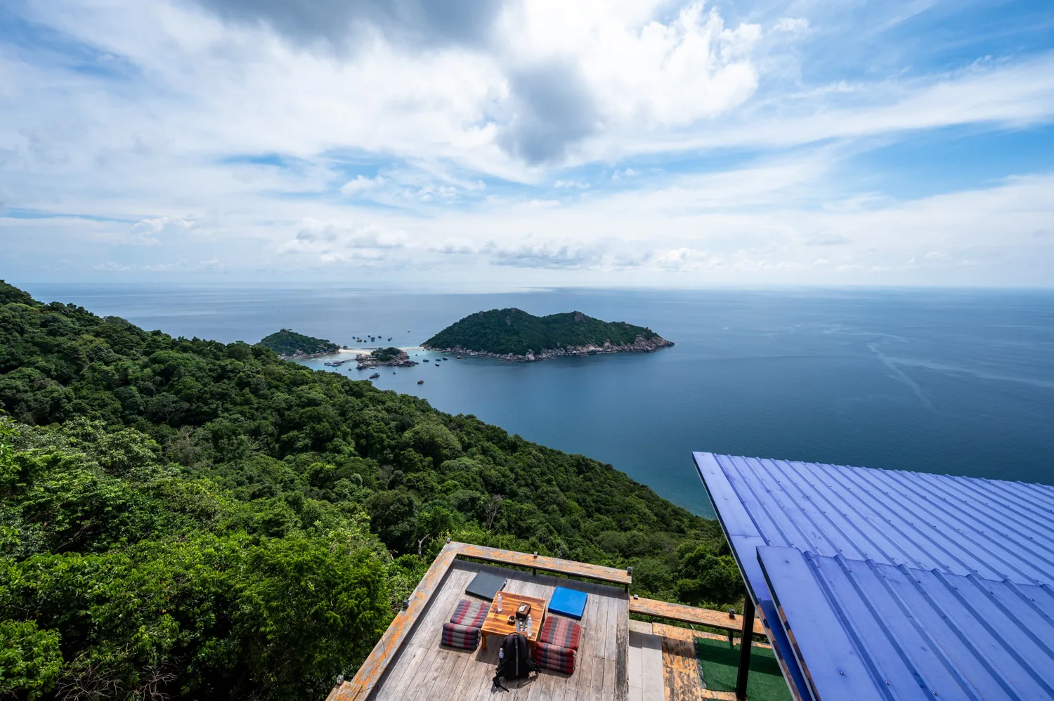 Ausblick von der Bar am Grape Viewpoint Koh Tao auf Koh Nang Yuan