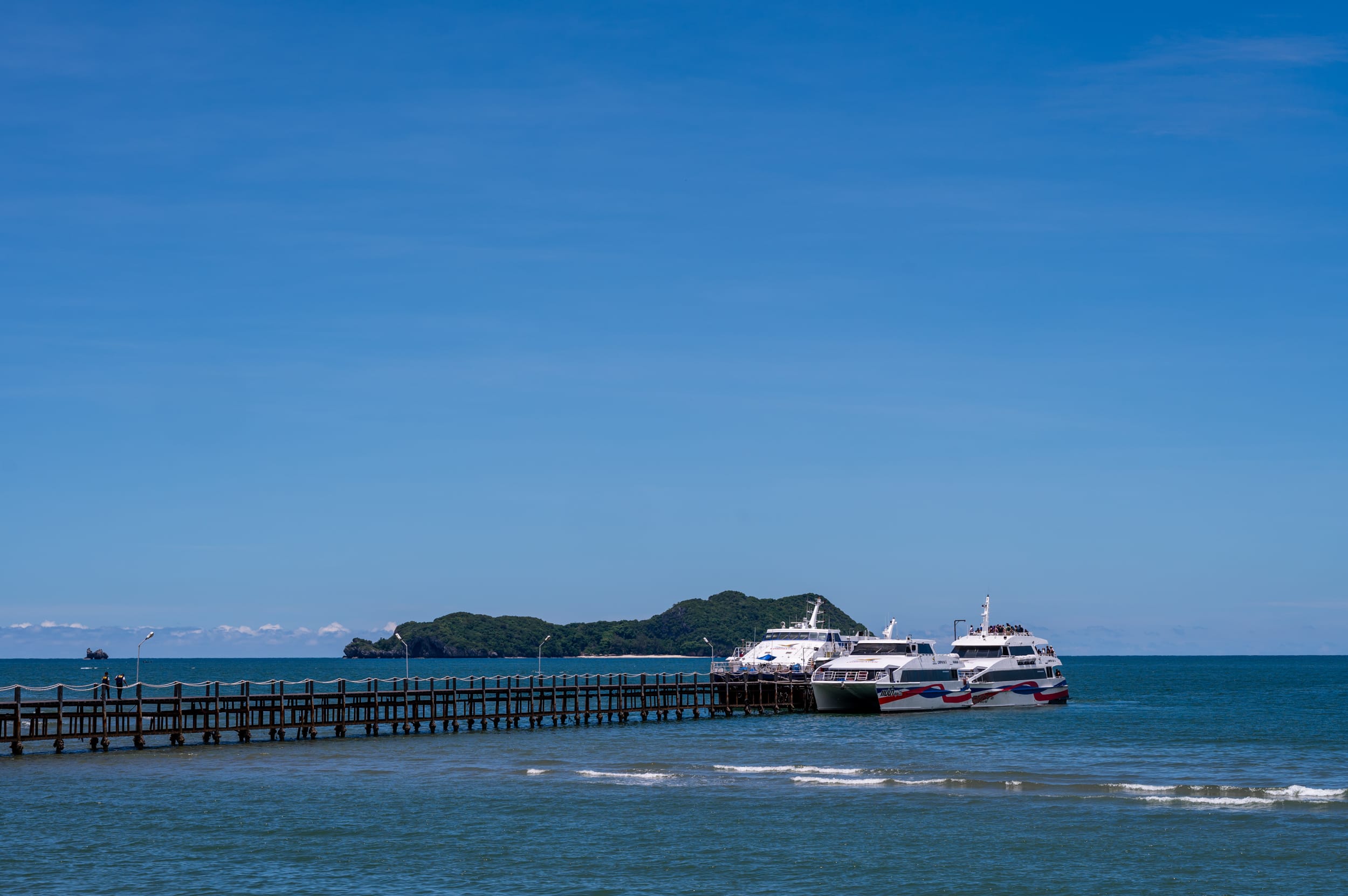 Katamarane von Lomprayah am Pier in Chumphon mit denen wir unsere Koh Tao Anreise gestaltet haben