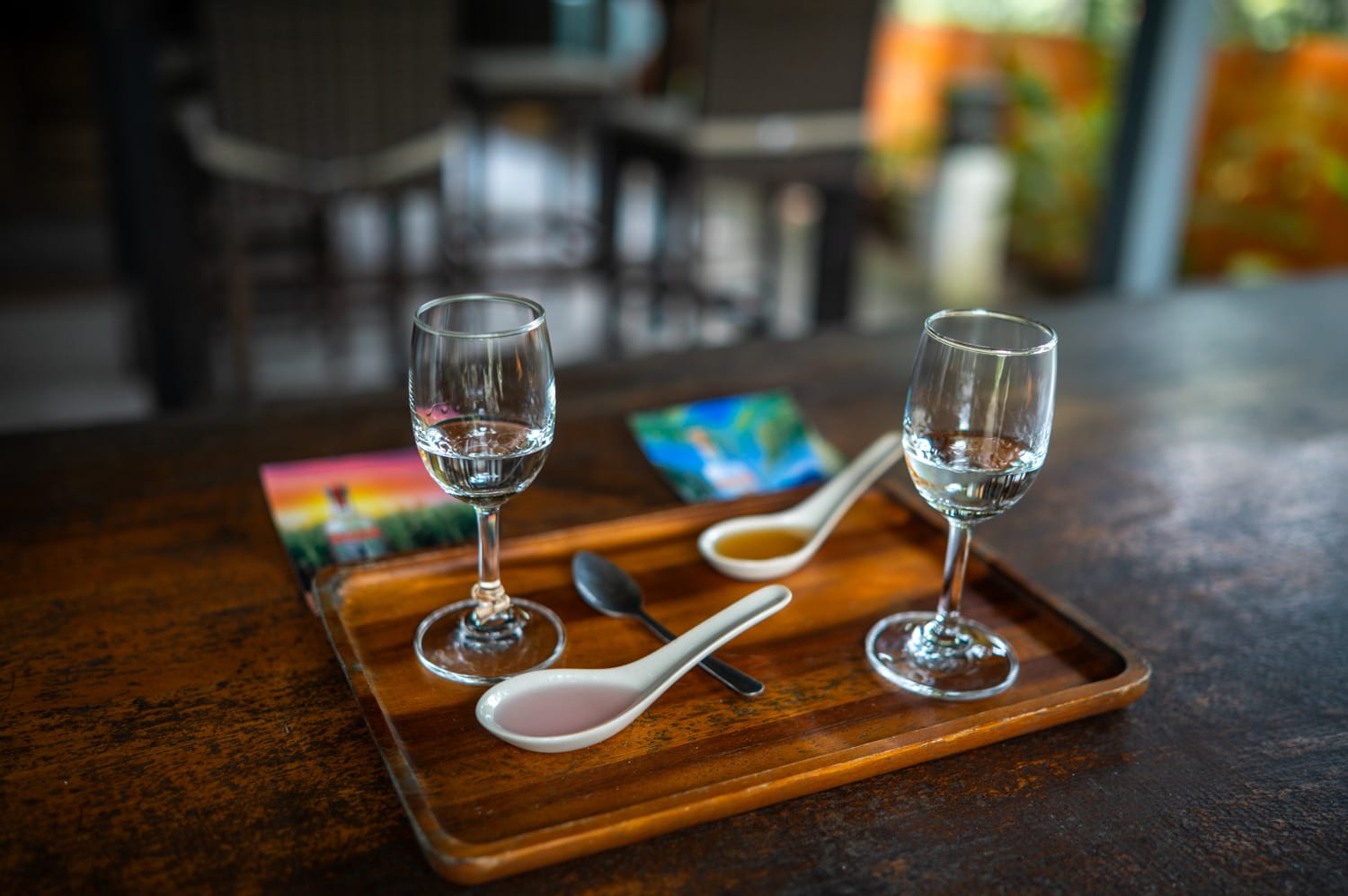 La Rhumerie de Koh Samui tasting Verschiedene Sorten Rum und Sirup bei einem Tasting im La Rhumiere de Koh Samui