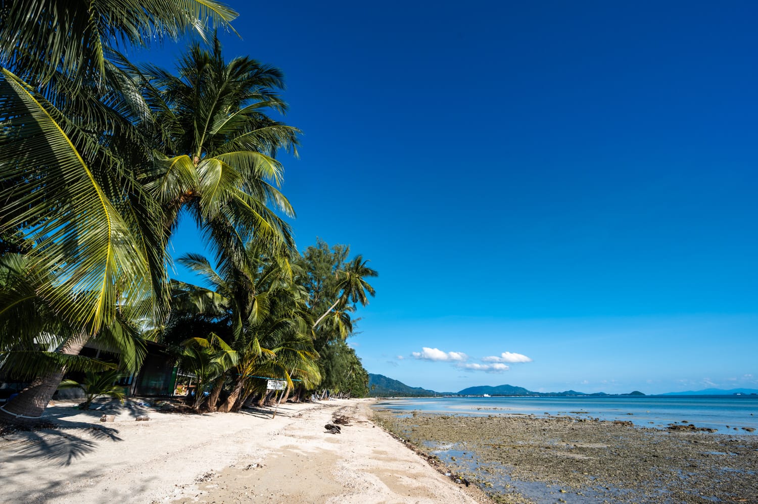 Laem Yai Ebbe Weit zurückgezogenes Wasser bei Ebbe am Laem Yai Beach auf Koh Samui