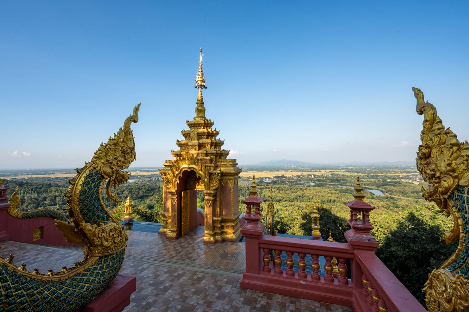 Lampang Thailand (10) Ausblick am Wat Phra That Doi Pha Chan in Lamapang