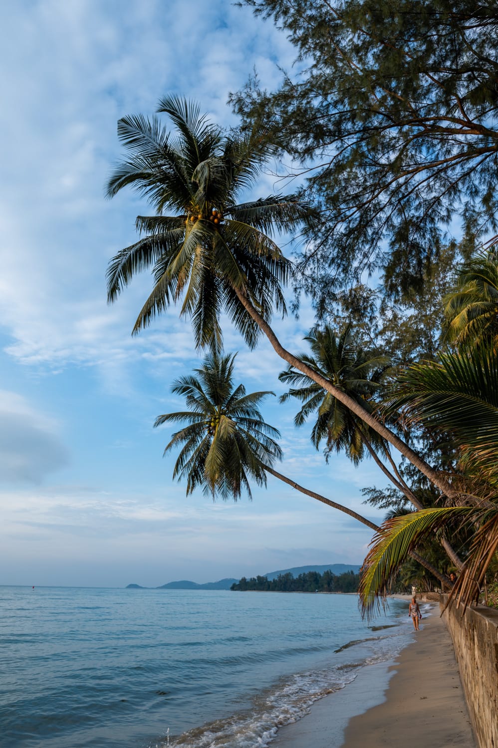 Lipa Noi Beach (1) Die Flut überschwemmt Teile des Lipa Noi Beach auf Koh Samui