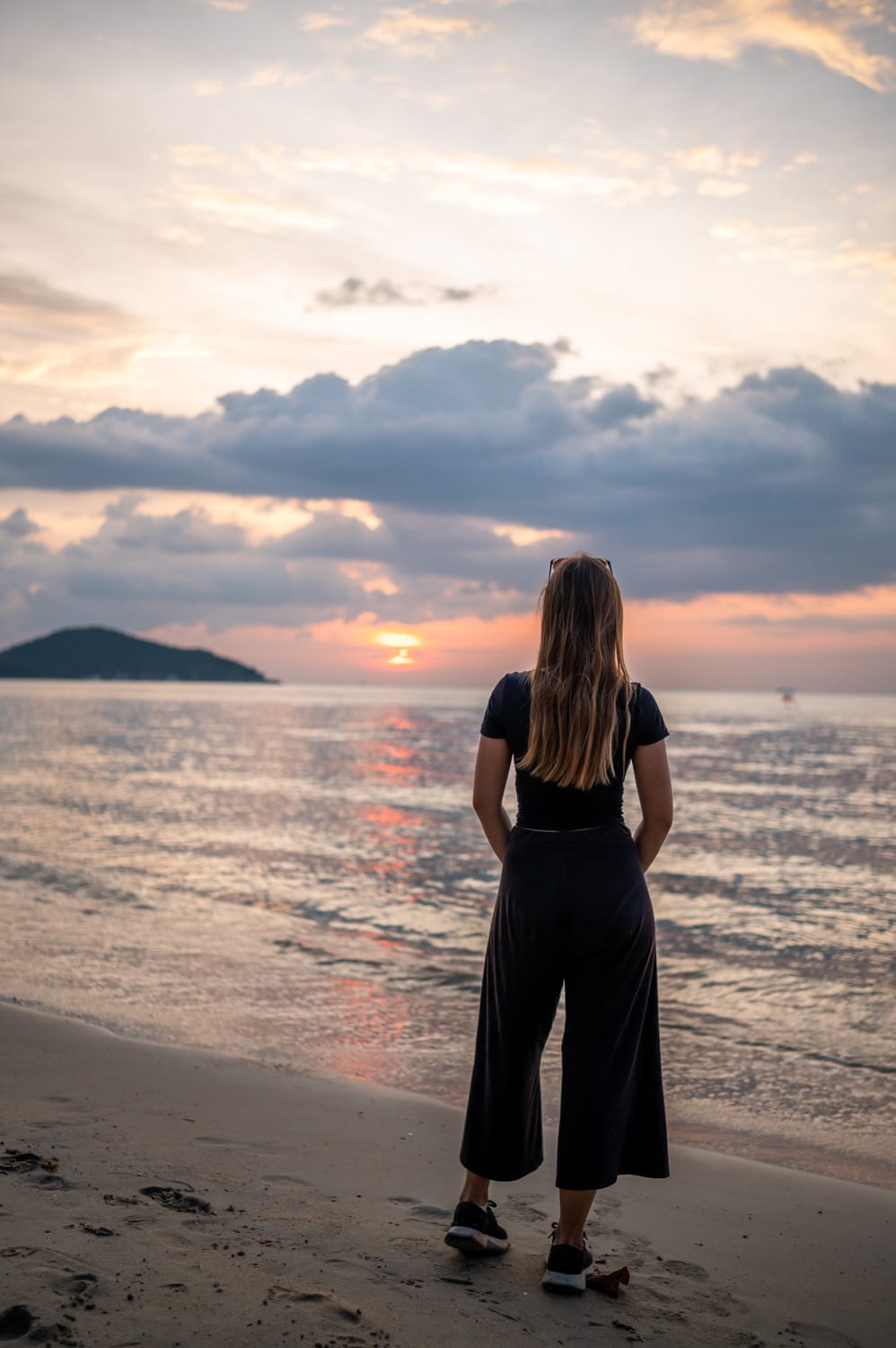 Lipa Noi Beach (2) Vanessa Mosch beobachtet den Sonnenuntergang am Lipa Noi Beach auf Koh Samui