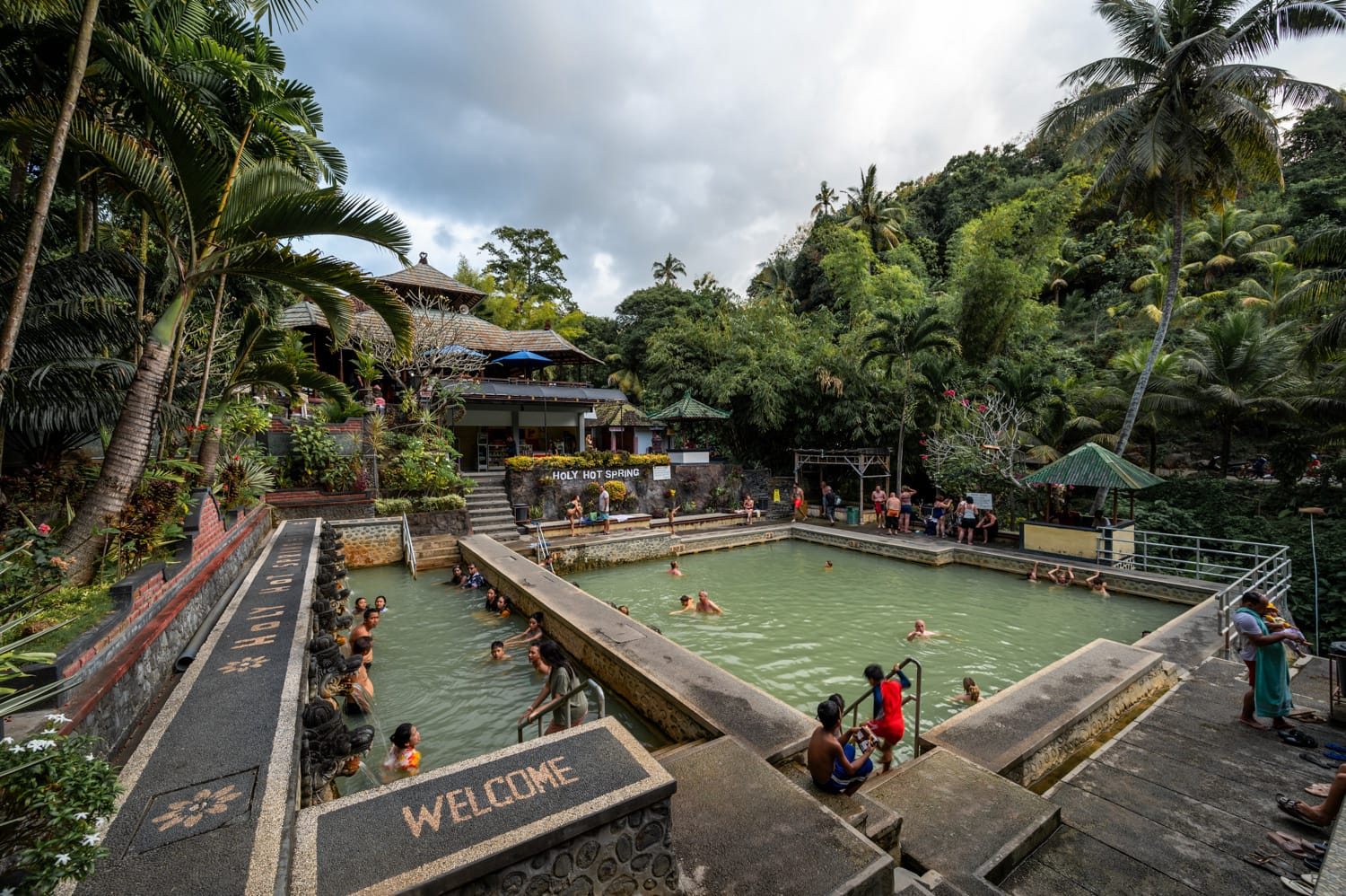 Lovina Bali (11) Becken der heißen Quellen von Banjar in Lovina auf Bali