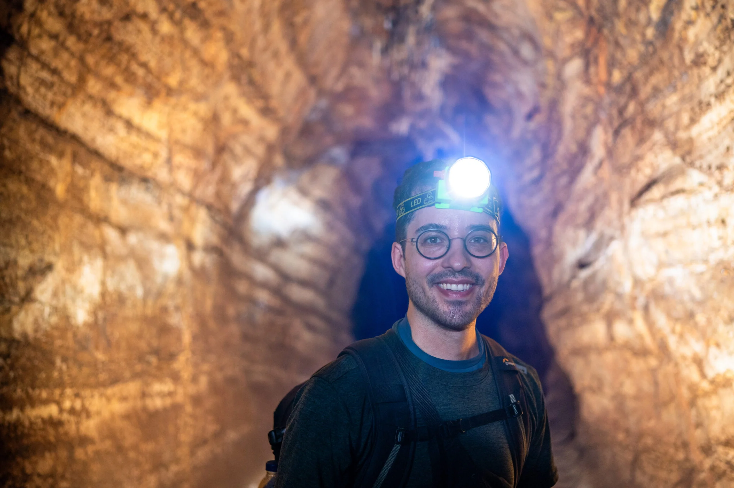 Nils Alexander Kemna mit Stirnlampe im Mai Kaew Cave auf Koh Lanta