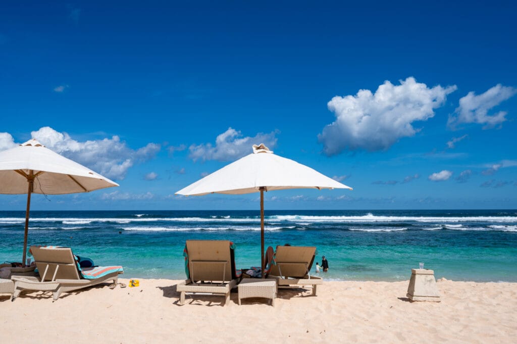 Sonnenschirm am Melasti Beach