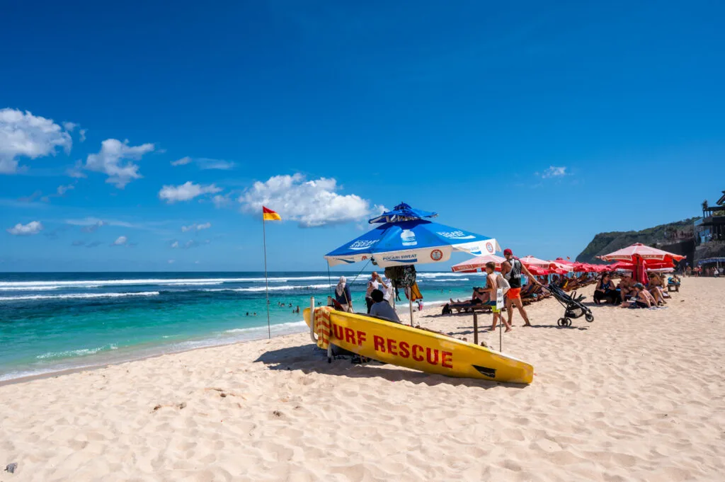 Rettungsschwimmer am Melasti Beach