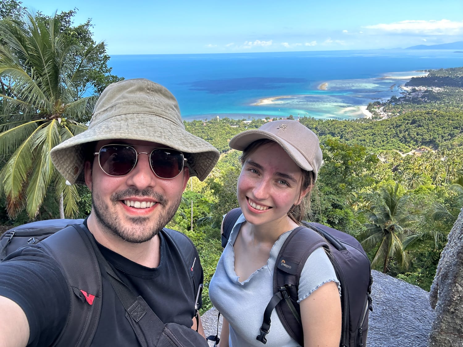 Nils Alexander Kemna und Vanessa Mosch auf Recherche auf Koh Samui Vanessa Mosch und Nils Alexander Kemna während ihrer Recherche zum Komplett-Reiseführer für Koh Samui in Thailand