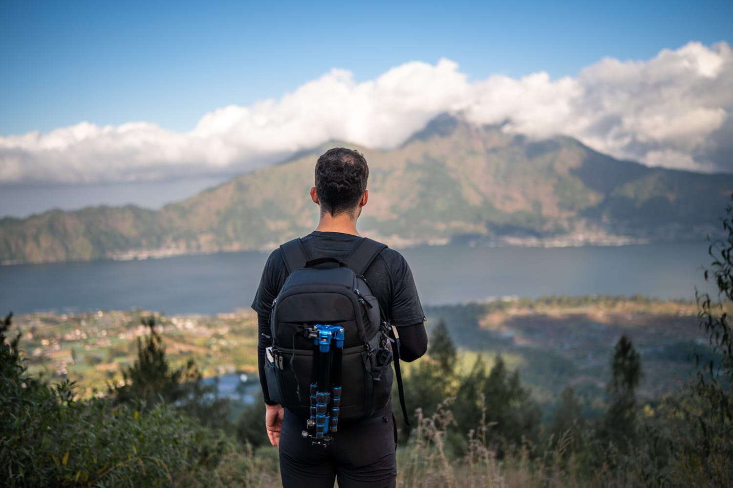 Nils Alexander Kemna mit Wanderkleidung auf dem Mount Batur in Kintamani auf Bali