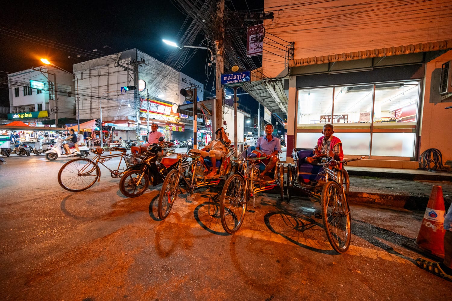 Phitsanulok (22) Rikschas in Phitsanulok