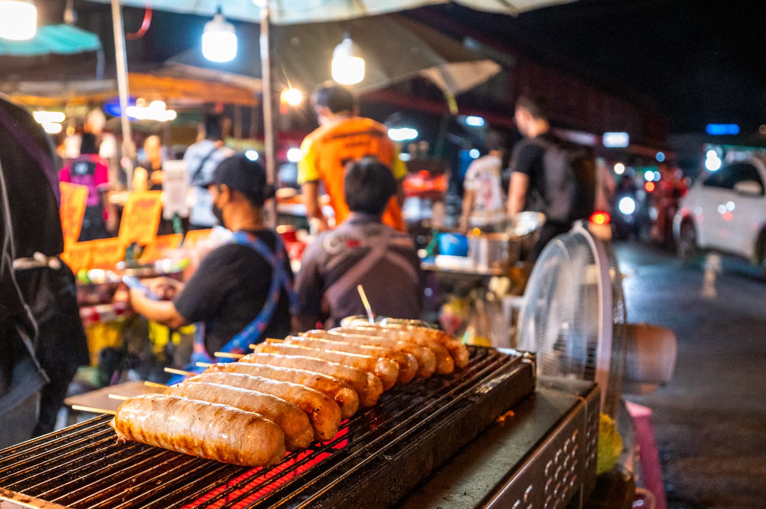 Phitsanulok (23) Nachtmarkt am Bahnhof Phitsanulok