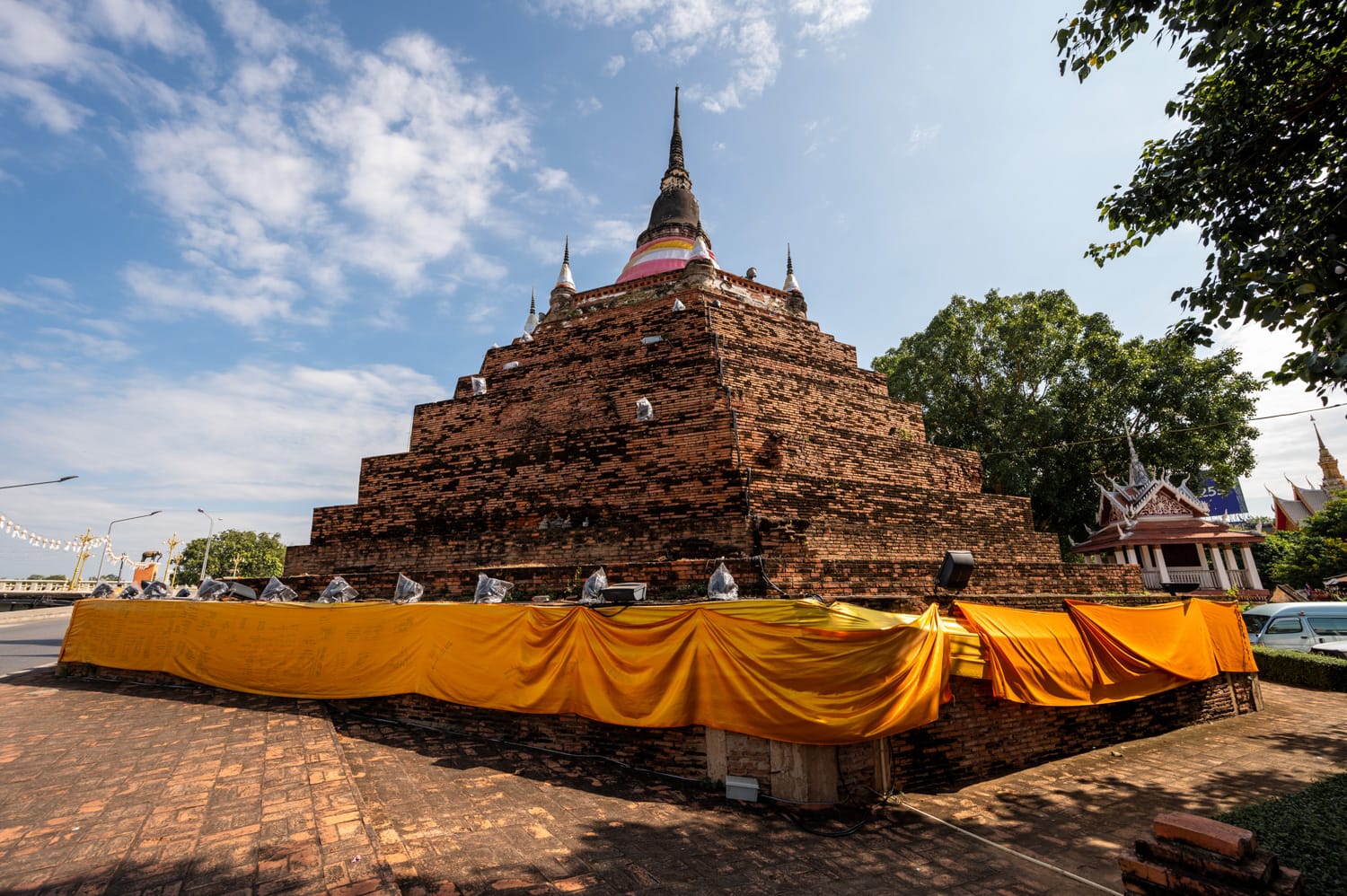 Phitsanulok (6) Chedi im Wat Rachaburana in Phitsanulok