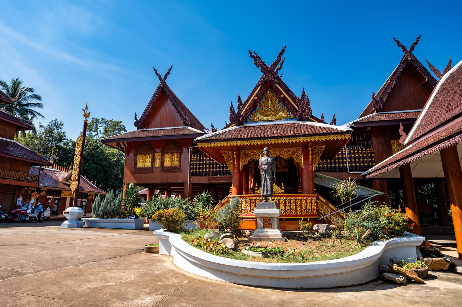 Phrae Thailand (6) Tempel aus Teakholz in Phrae