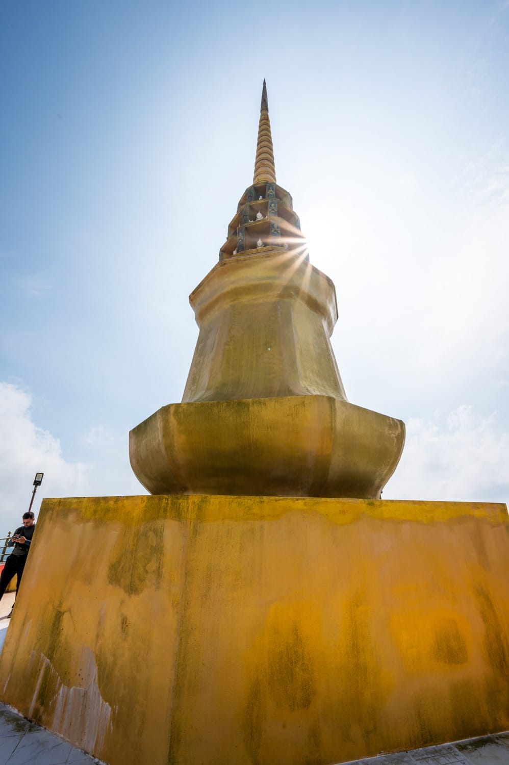 Pra Buddha Dipankara Pagode (2) Goldener Chedi am Pra Buddha Dipankara auf Koh Samui