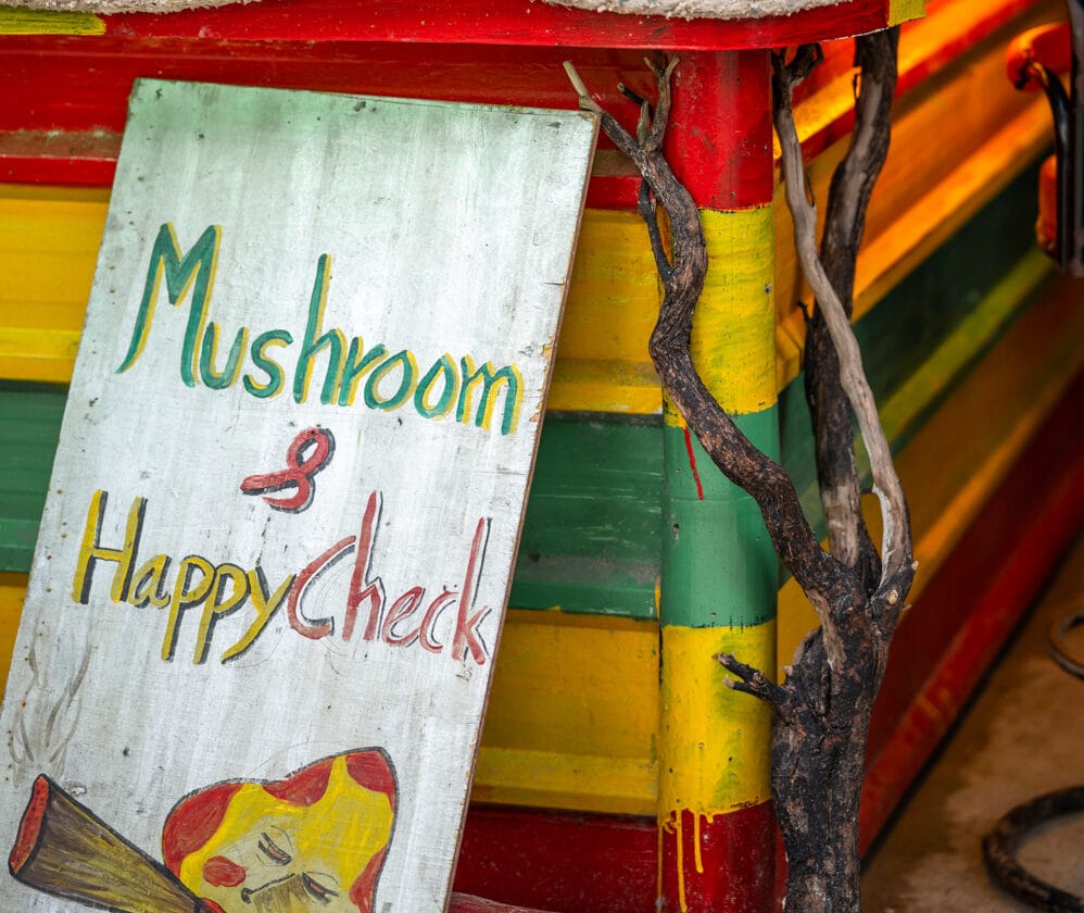 Railay Beach (25) Hippie-Bar auf der Railay Walking Street