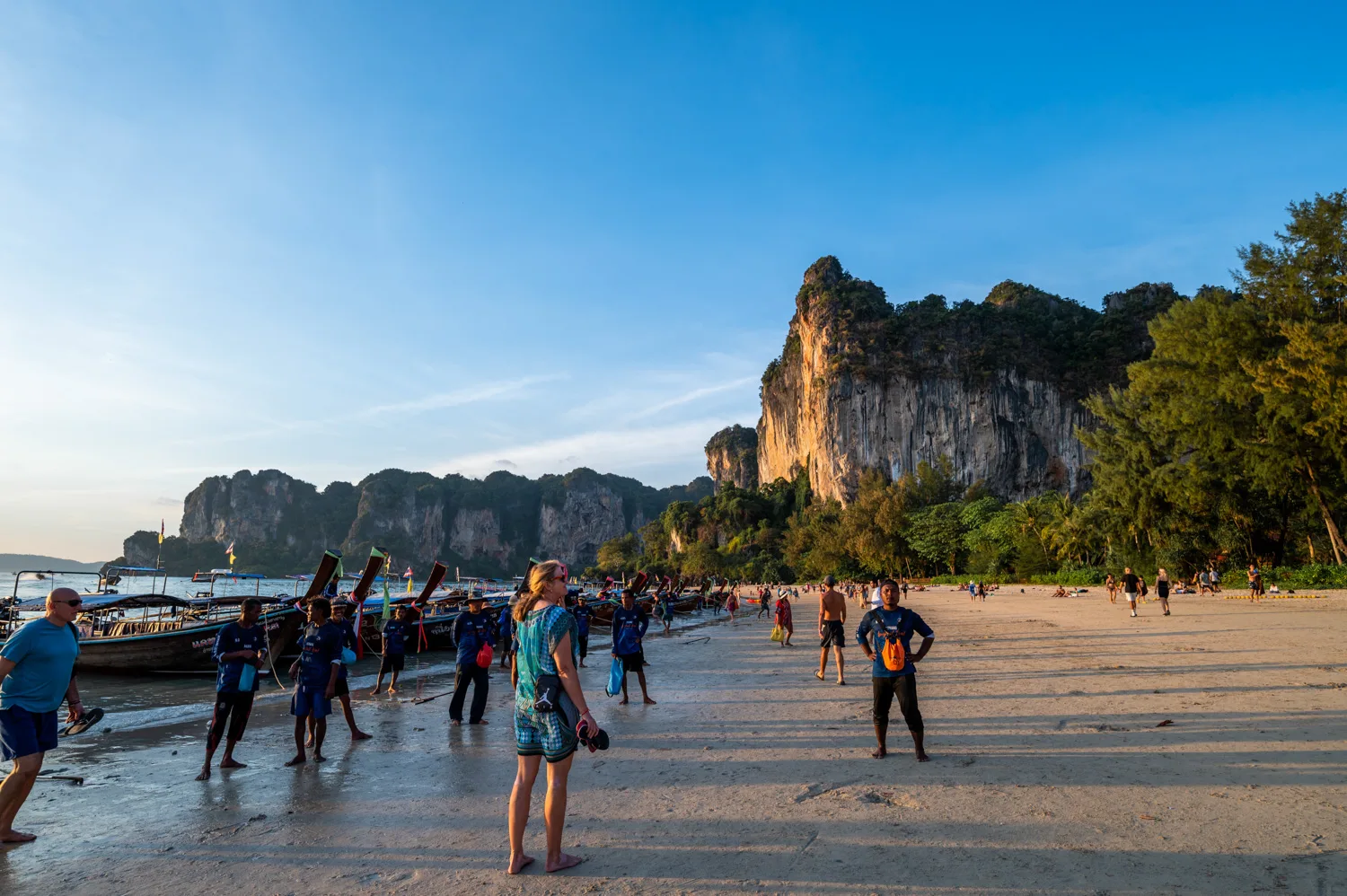 Railay Beach (27) Railay Beach West in der Stunde vor Sonnenuntergang