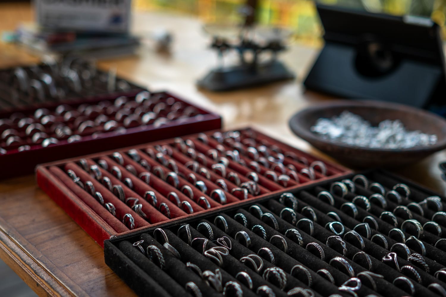 Schmuck bei einem Silberkurs in Sidemen auf Bali