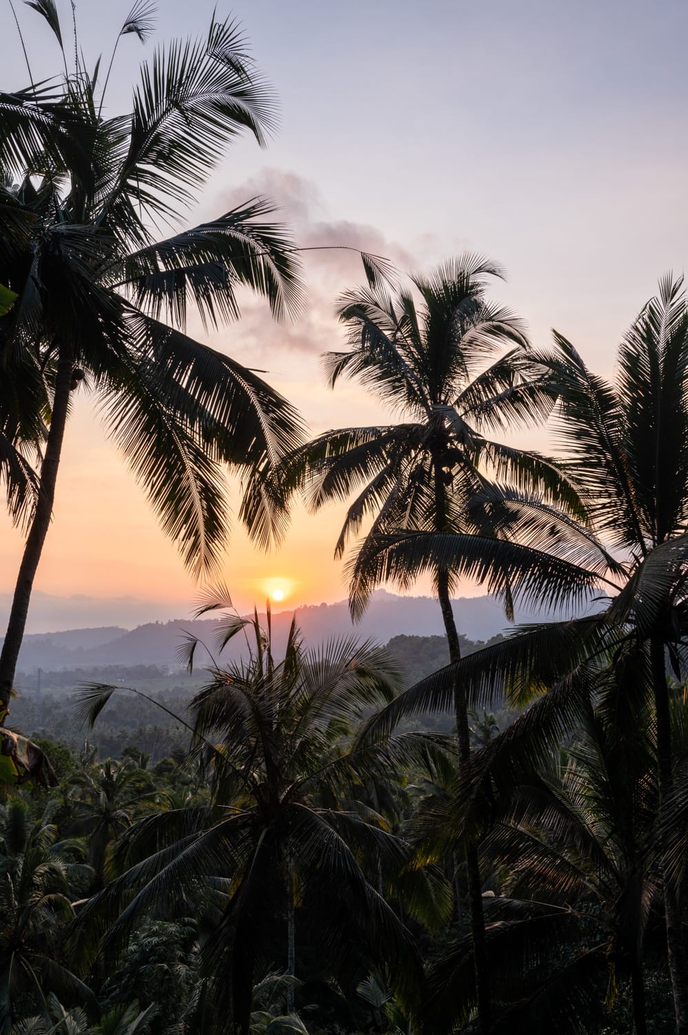 Sonnenuntergang am Gembleng Waterfall in Sidemen auf Bali