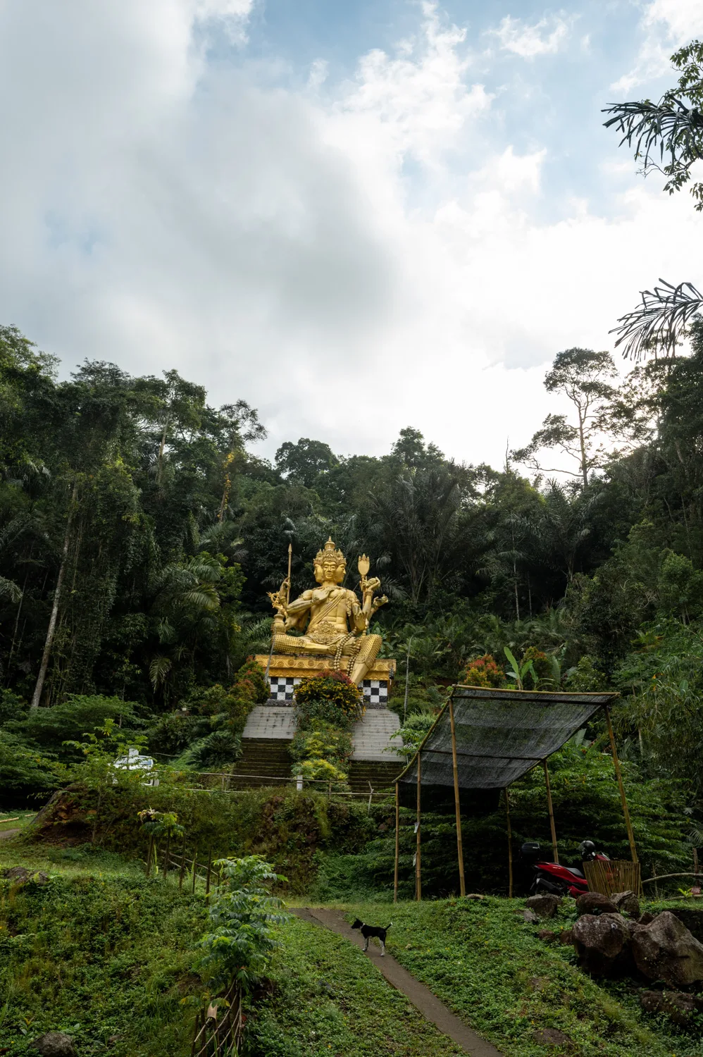 Sidemen Bali (5) Brahma Statue am Jagasatru Waterfall in Sidemen auf Bali