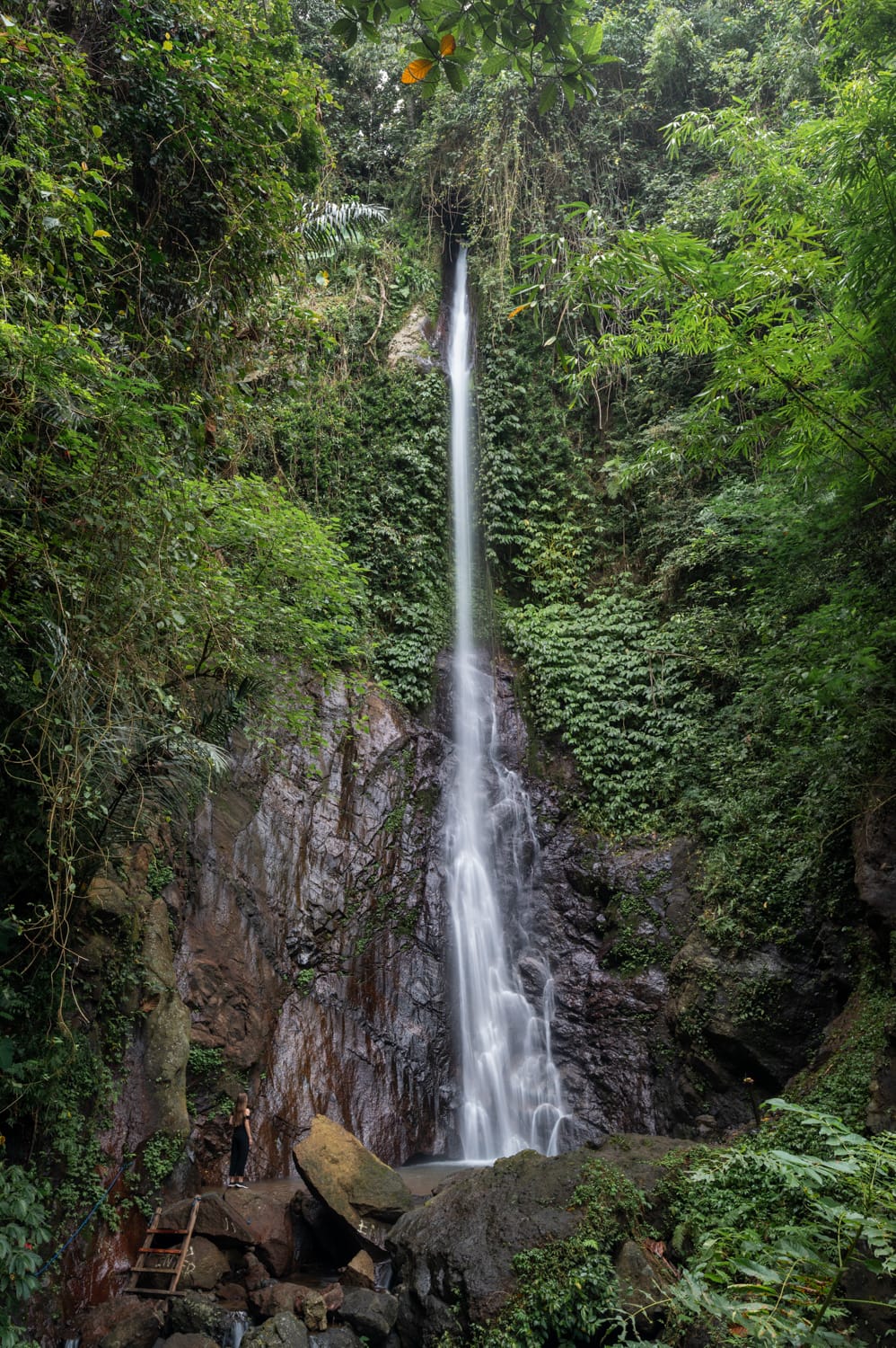 Vanessa Mosch am Jagasatru Waterfall in Sidemen auf Bali