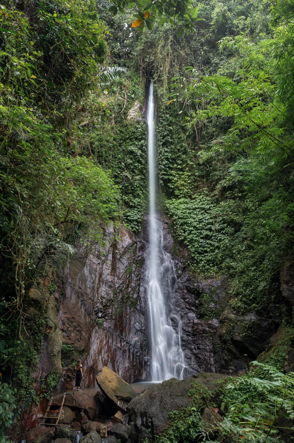 Sidemen Bali (6) Vanessa Mosch am Jagasatru Waterfall in Sidemen auf Bali