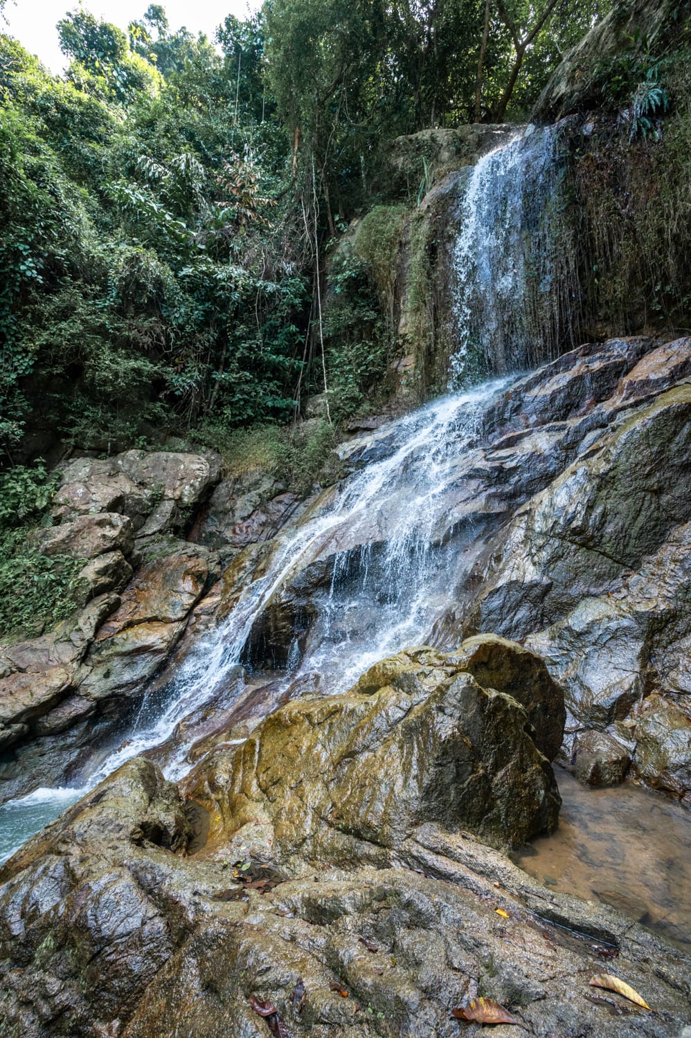 Tan Rua Waterfall (1) Kleiner Wasserfall auf der unteren Ebene des Tan Rua Wasserfalls auf Koh Samui