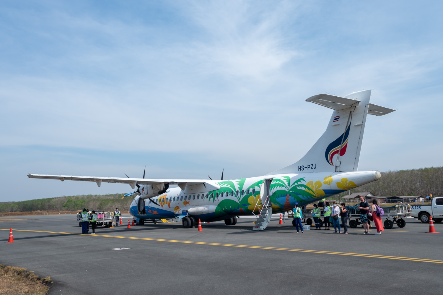 Thailand Rundreise 2 Wochen (4) Flugzeug von Bangkok Airways am Flughafen Trat, Startpunkt für einen Gabelflug zurück über Bangkok