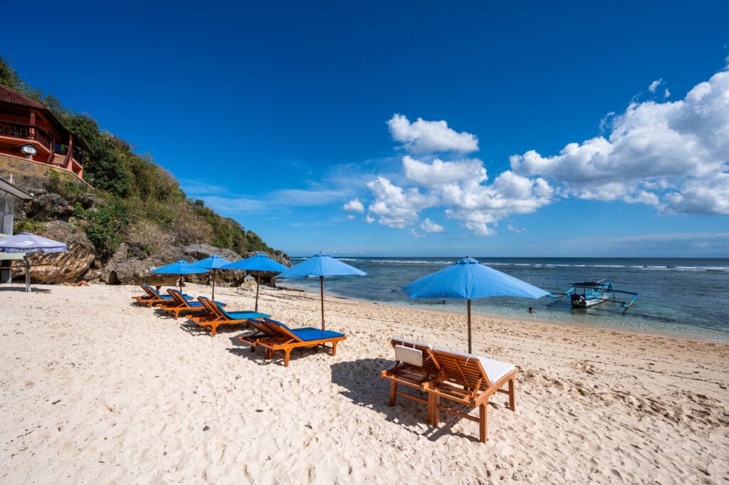 Sonnenliegen am Thomas Beach