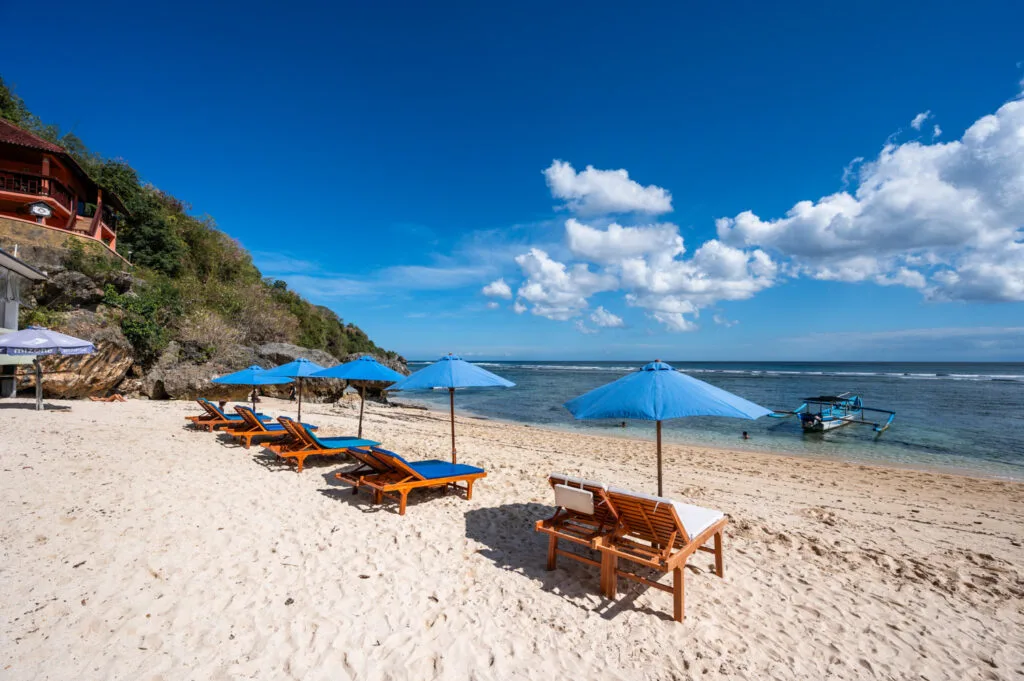 Sonnenliegen am Thomas Beach