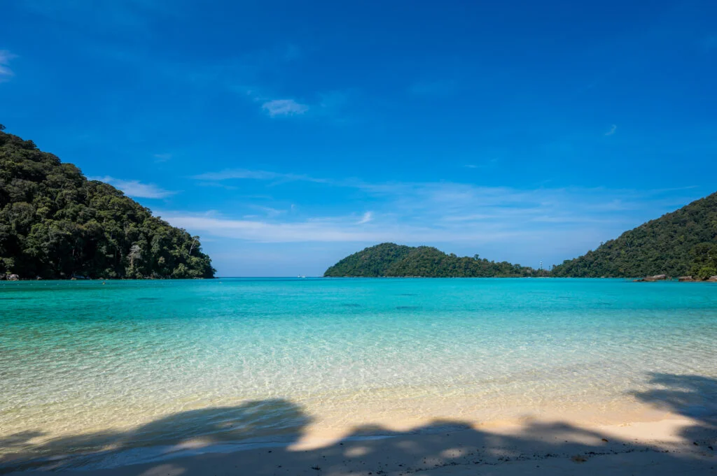 Türkises Meer auf den Surin Islands