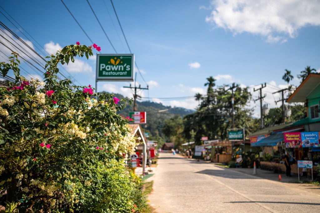 khao sok town