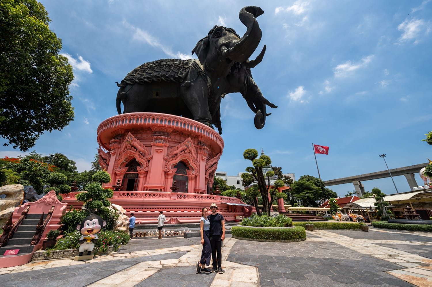erawan museum bangkok vanessa alex Nils Alexander Kemna und Vanessa Mosch im Erawan Museum in Bangkok