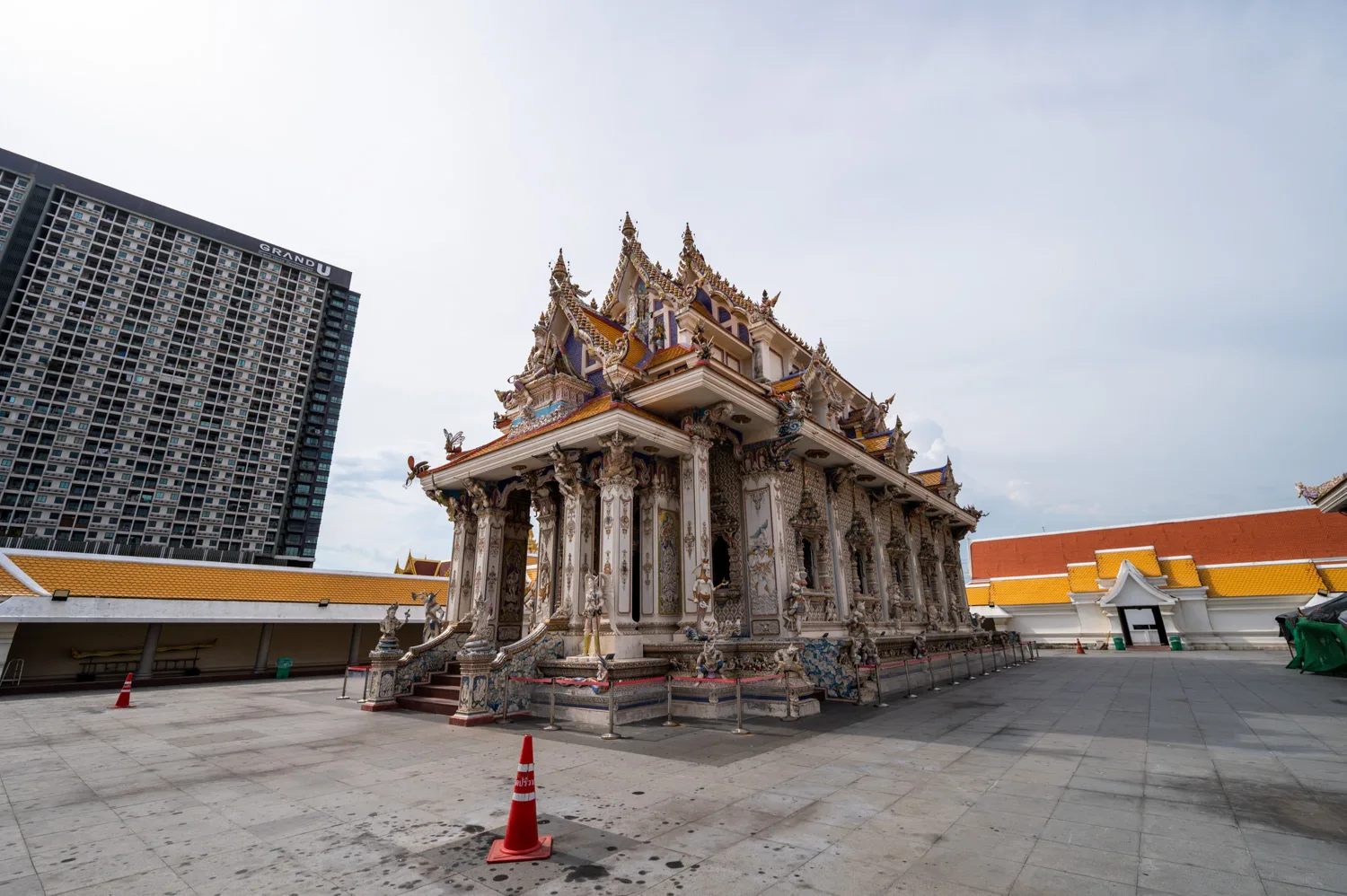 bangkok wat pariwat viharn Viharn im Wat Pariwat in Bangkok