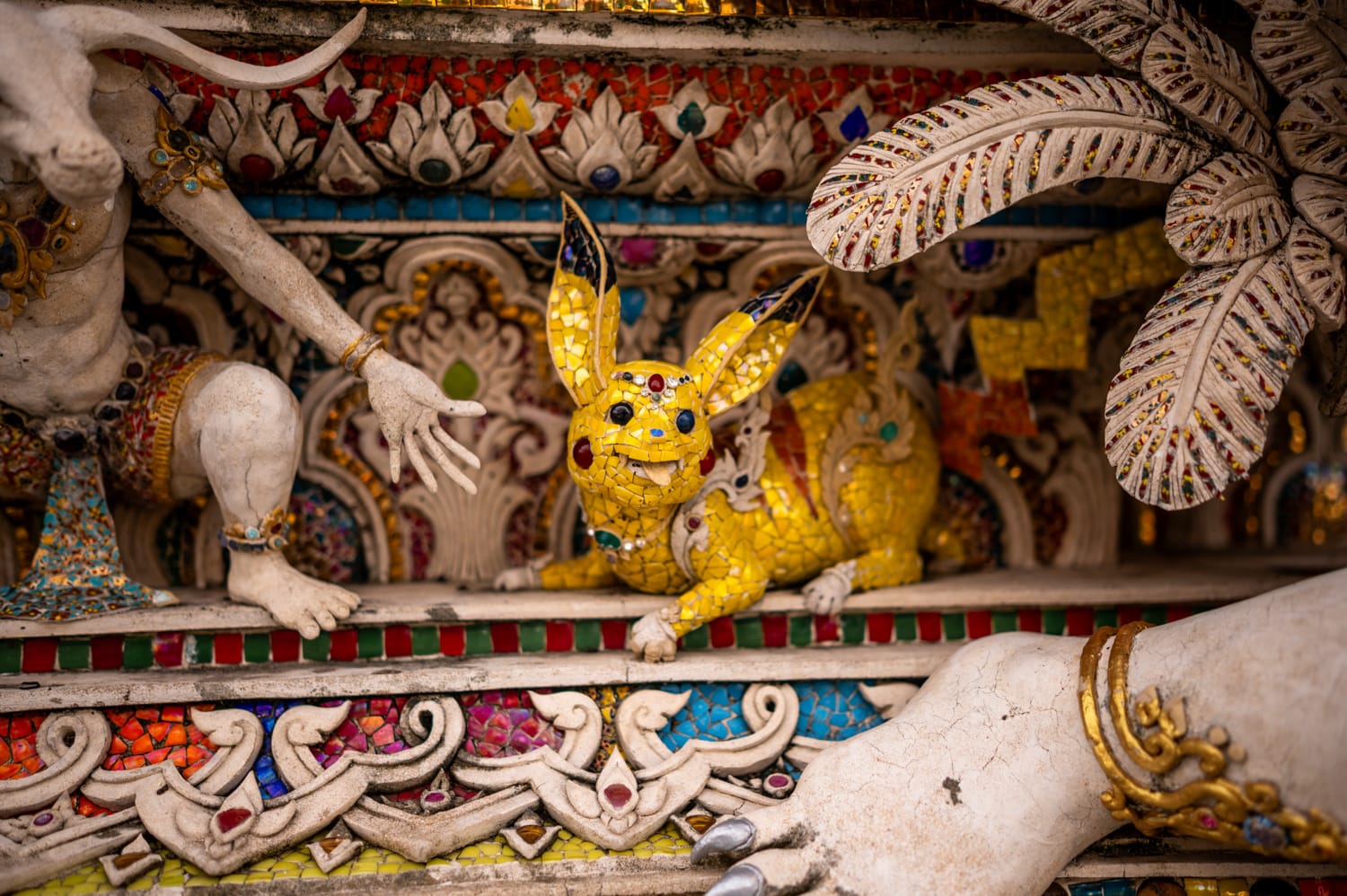 wat pariwat bangkok pickachu Pickachu im Wat Pariwat in Bangkok