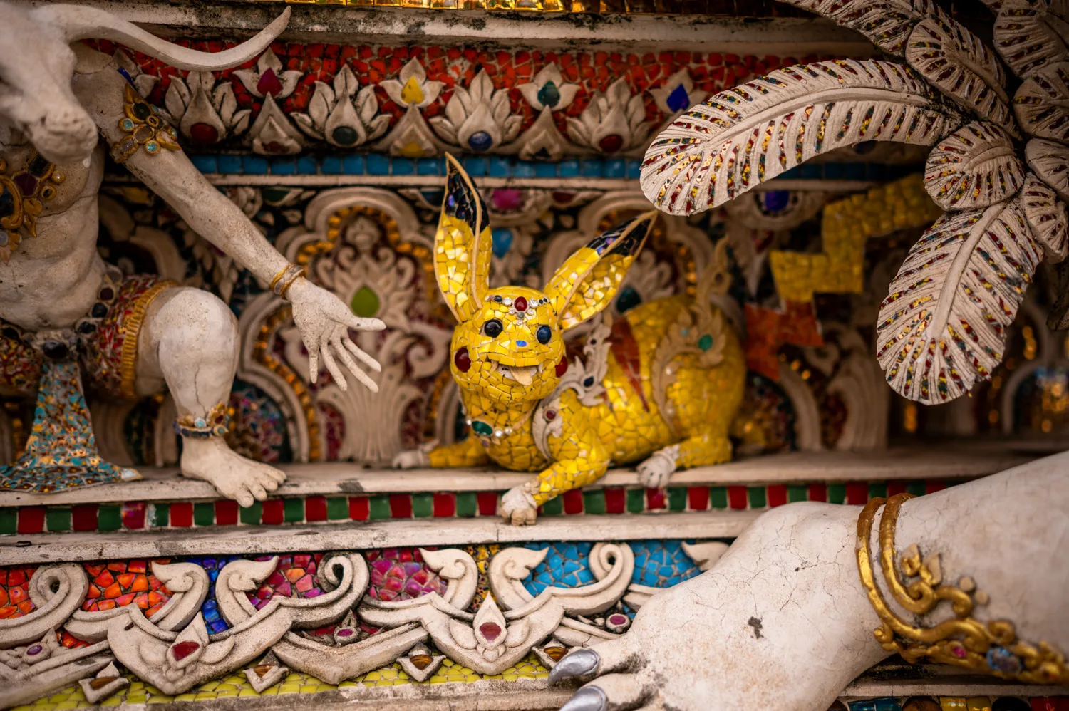 wat pariwat bangkok pickachu Pickachu im Wat Pariwat in Bangkok