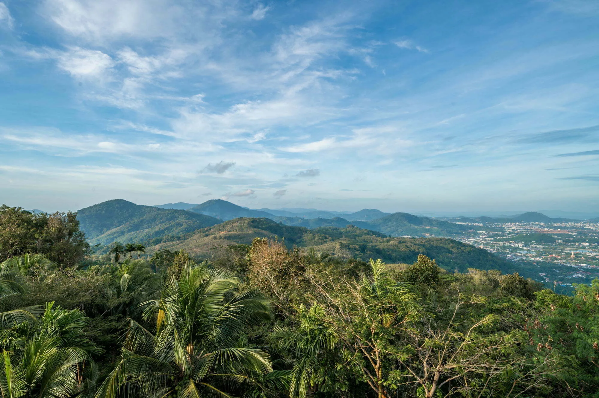 Ausblick über Phuket an einem überraschend gutem Tag im September