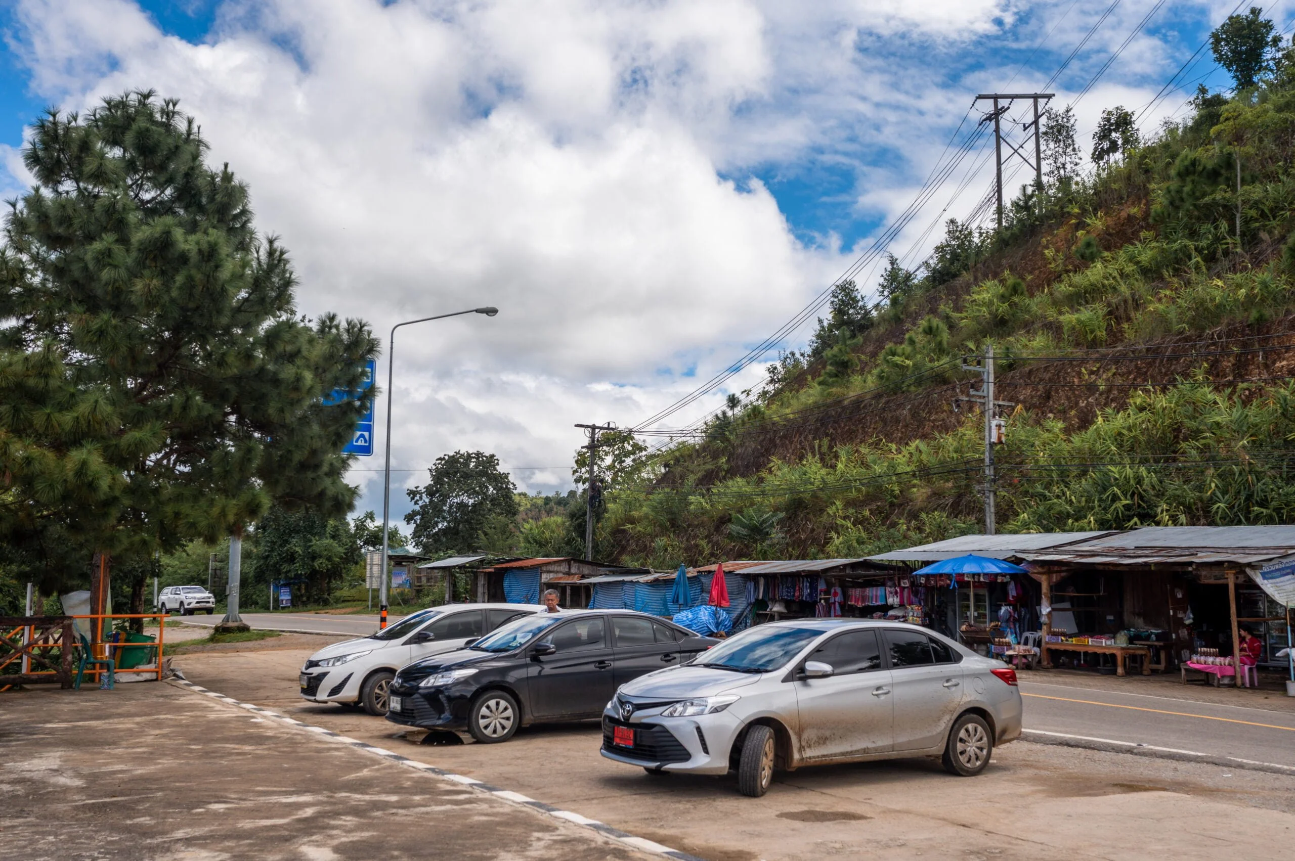 Autos auf dem Mae Hong Son Loop
