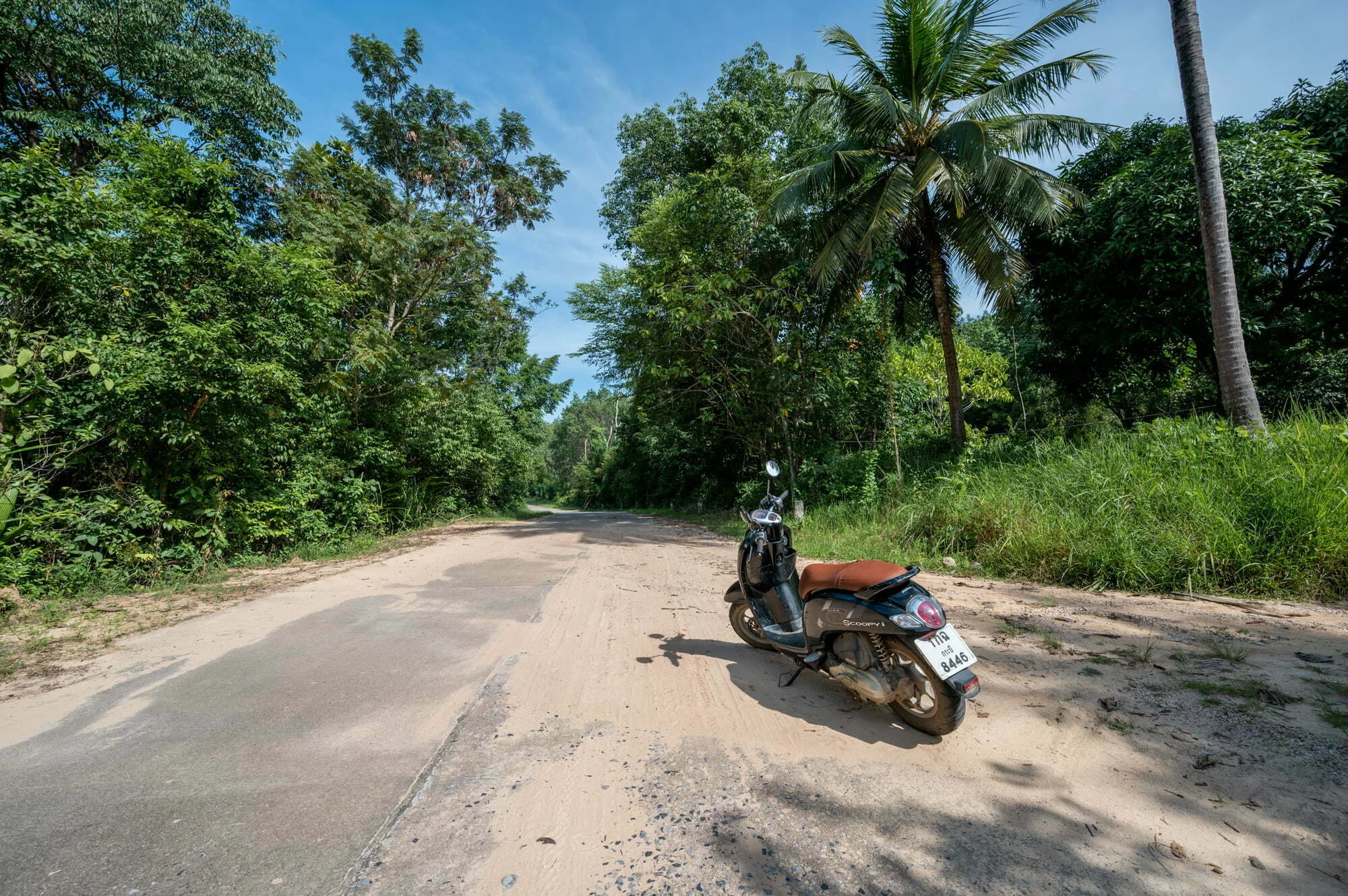 Sand auf Koh Yao Yais Straßen