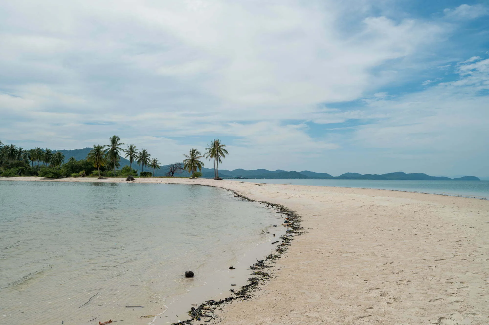 Treibgut am Laem Had Beach auf Koh Yao Yai