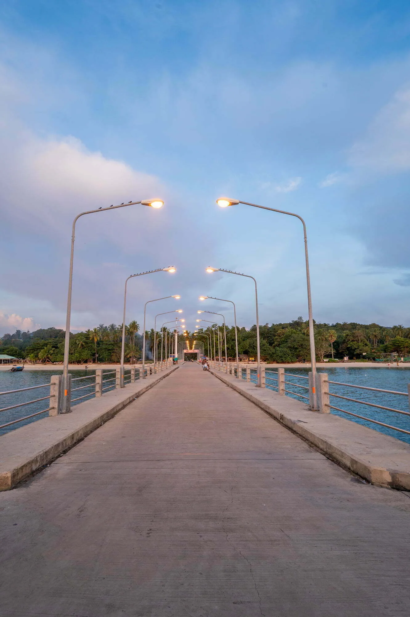 Loh Jark Pier zum Sonnenuntergang