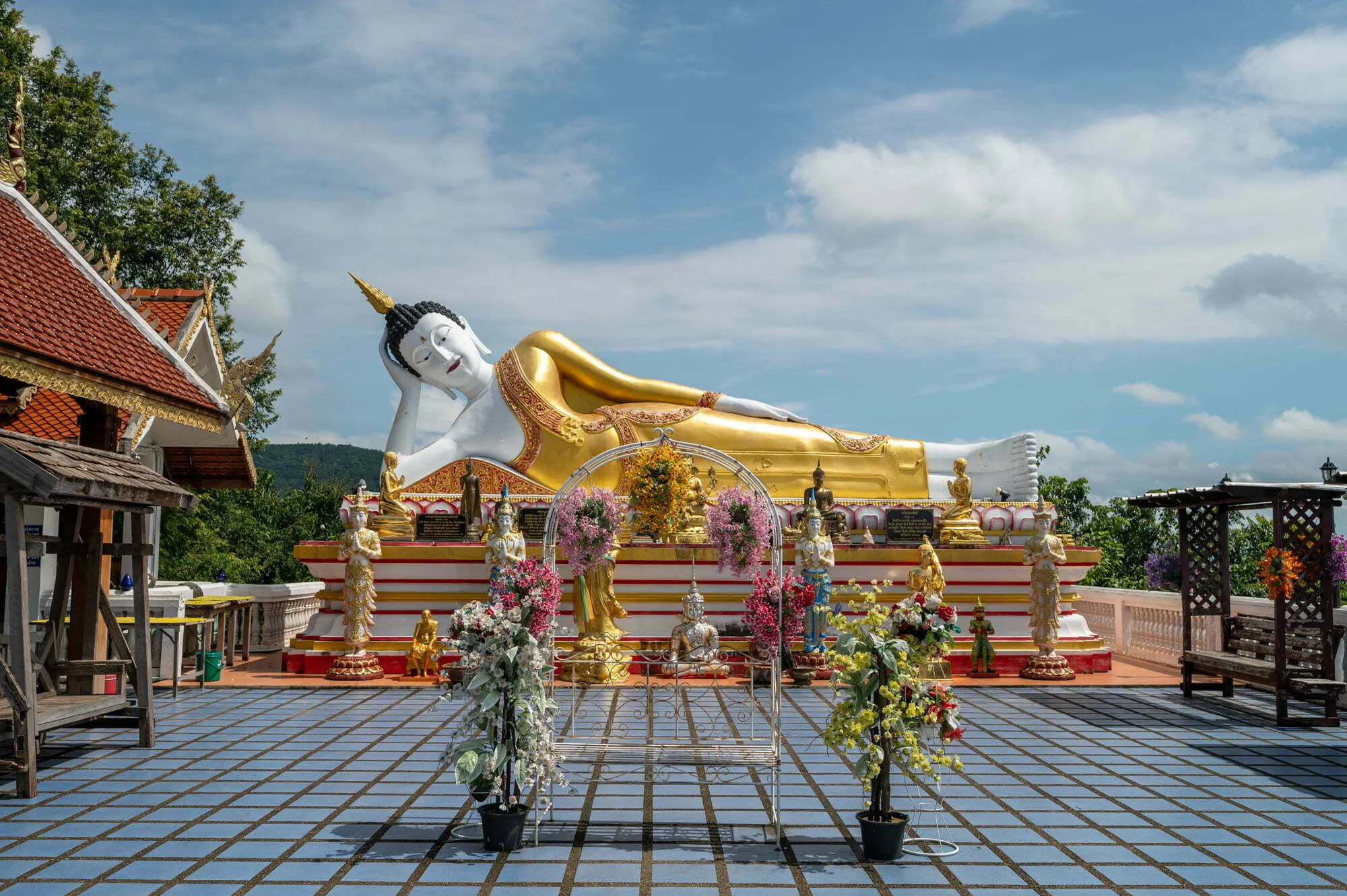 Wat Phra That Doi Kham Chiang Mai liegender Buddha Liegender Buddha im Wat Phra That Doi Kham in Chiang Mai