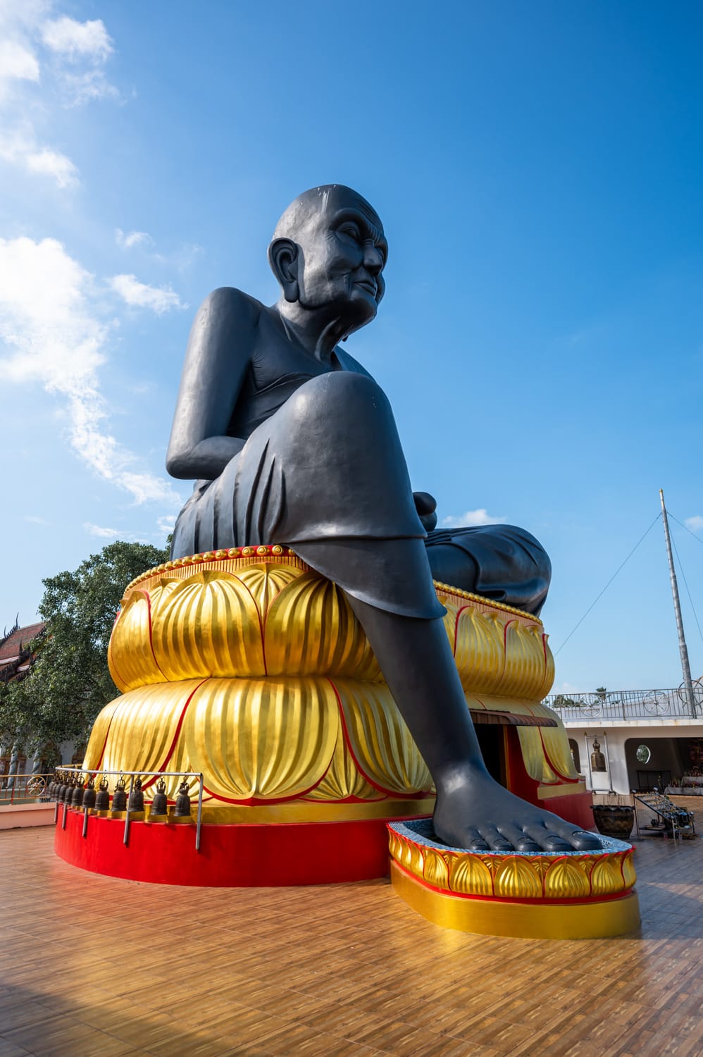 Wat Bo Phuttharam (1) Schwarze Mönchsstatue im Wat Bo Phuttharam auf Koh Samui
