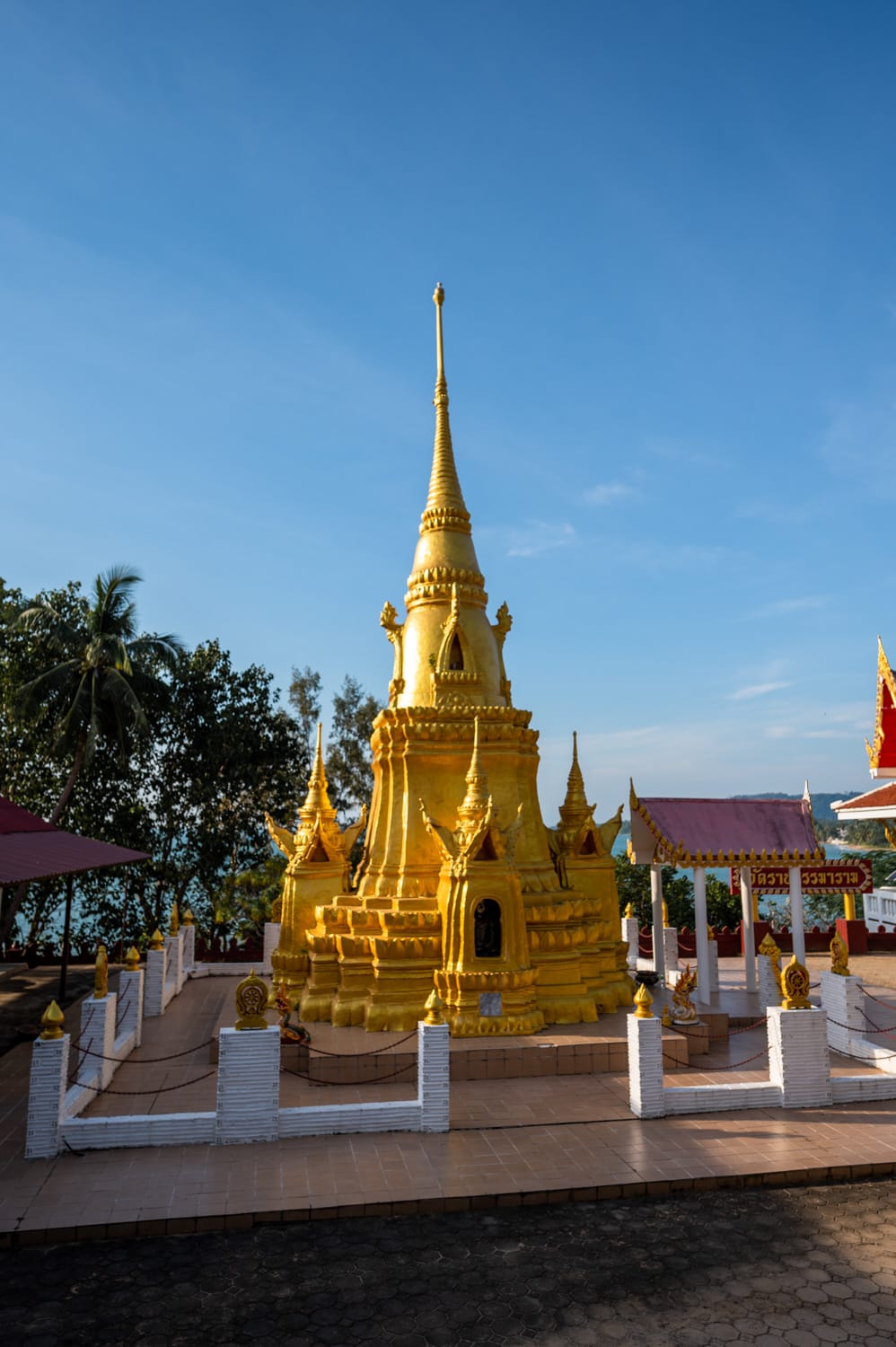 Wat Ratchathammaram (1) Goldener Chedi im Wat Ratchathammaram auf Koh Samui