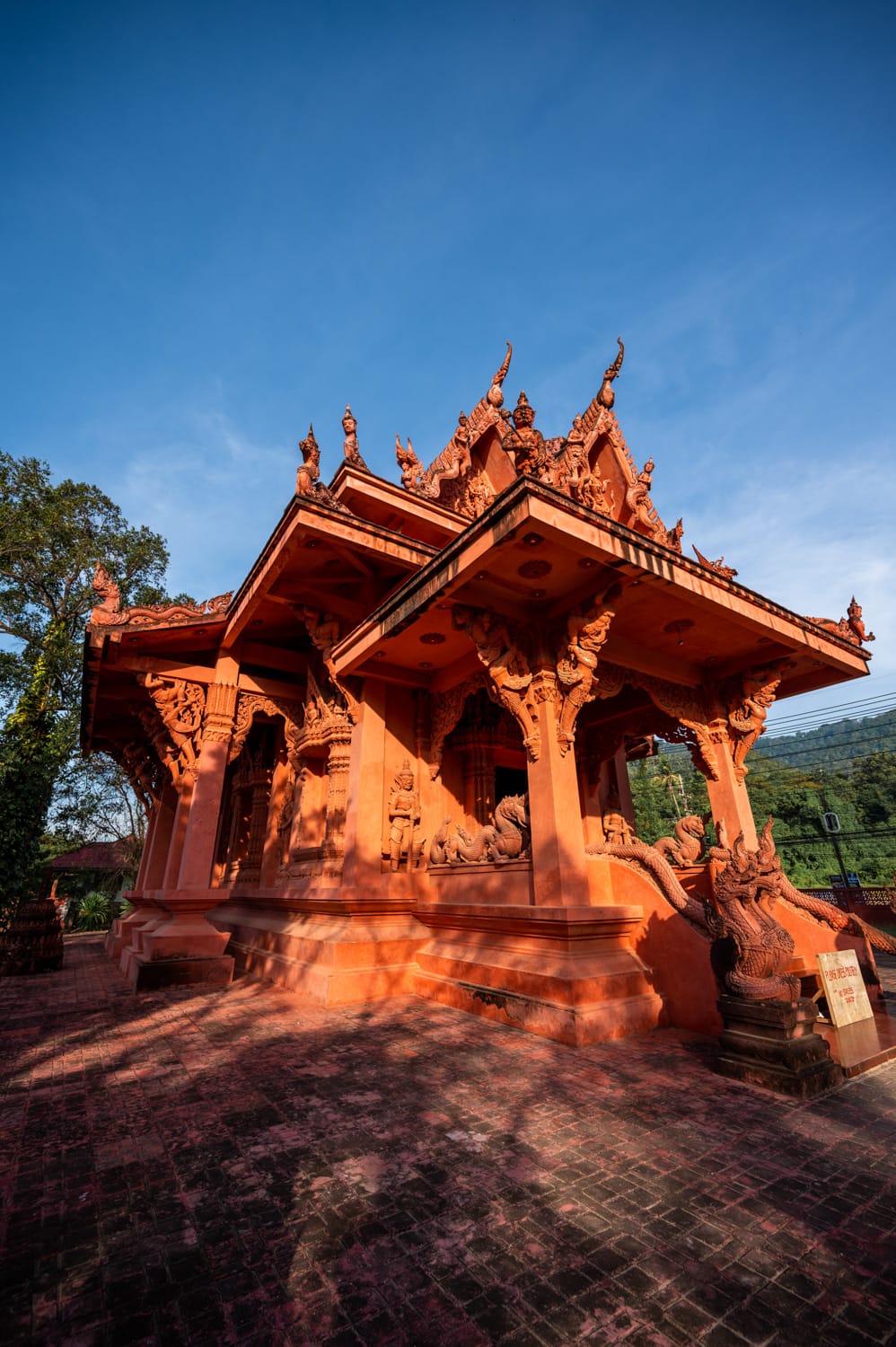 Wat Ratchathammaram (2) Rote Meditationshalle im Wat Ratchathammaram auf Koh Samui