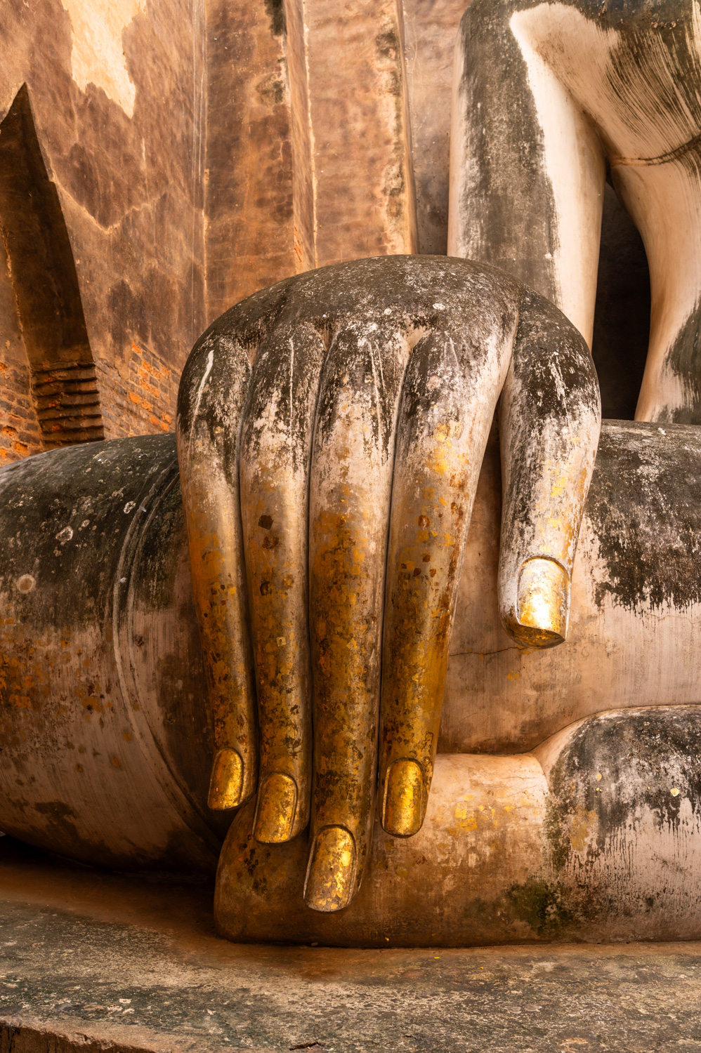 Wat Si Chum (1) Hand des Buddhas im Wat Si Chum in Sukhothai