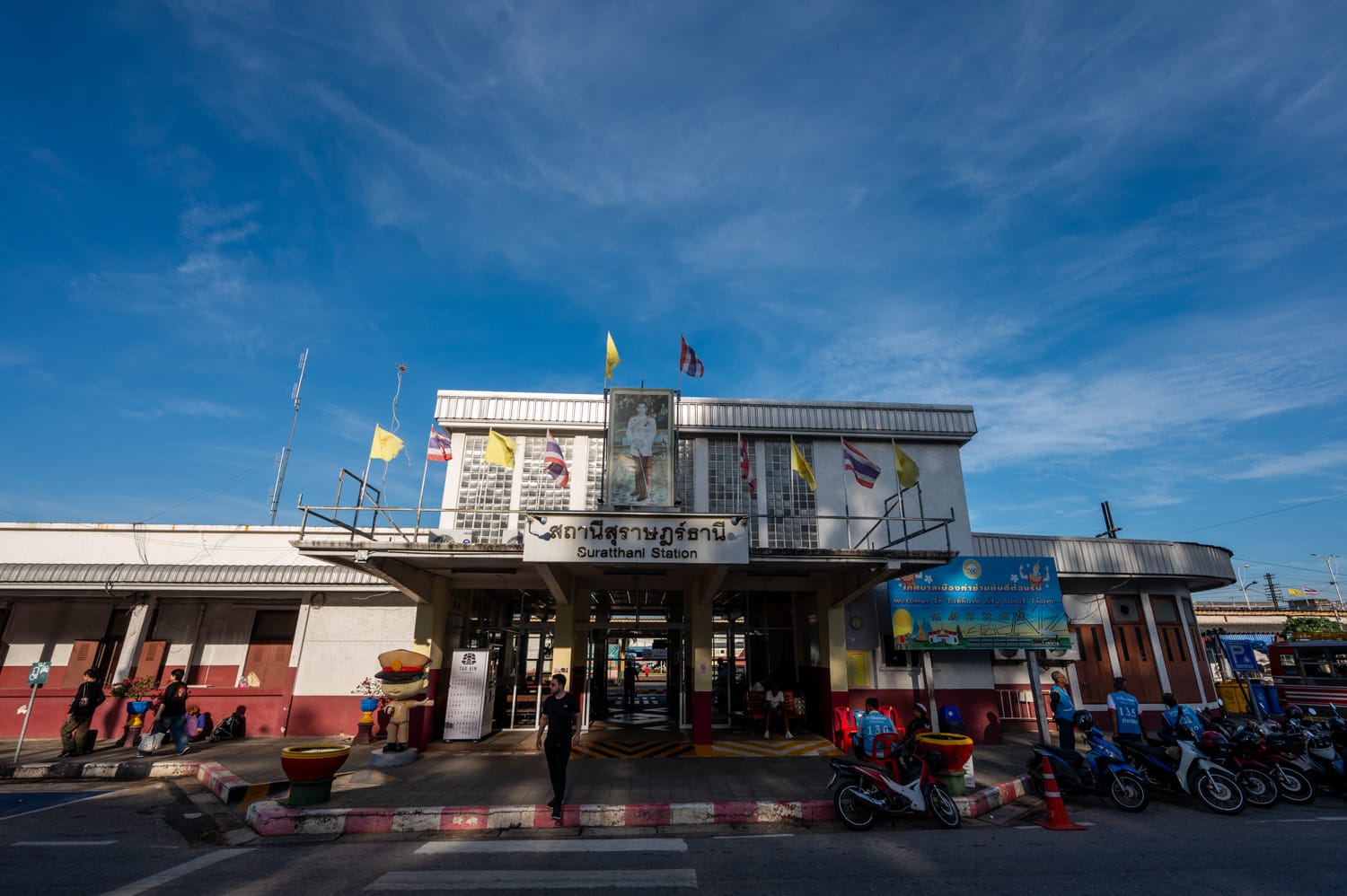Bahnhofsgebäude von Surat Thani, Umstiegspunkt für die Anreise nach Koh Phangan per Zug