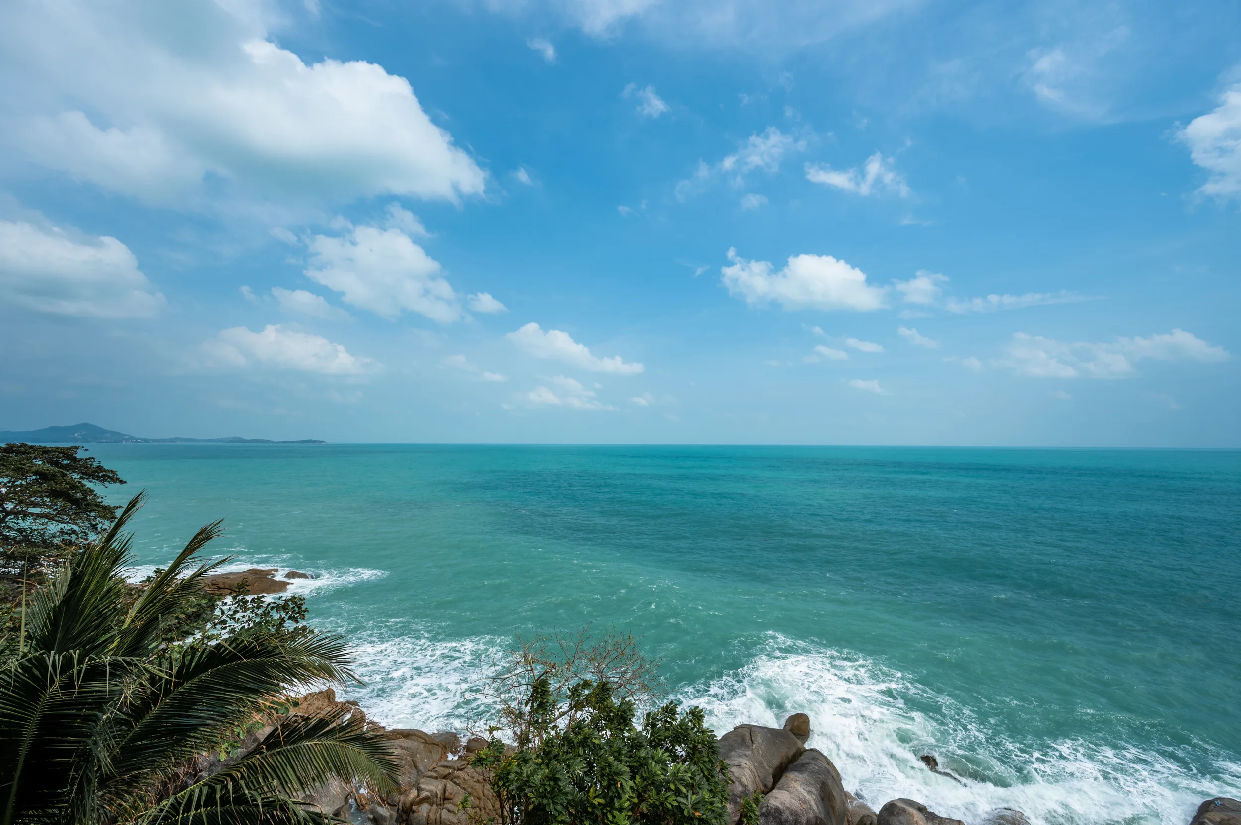 Wellengang in der Regenzeit auf Koh Samui