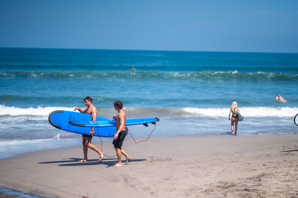 Surfer am Canggu Beach