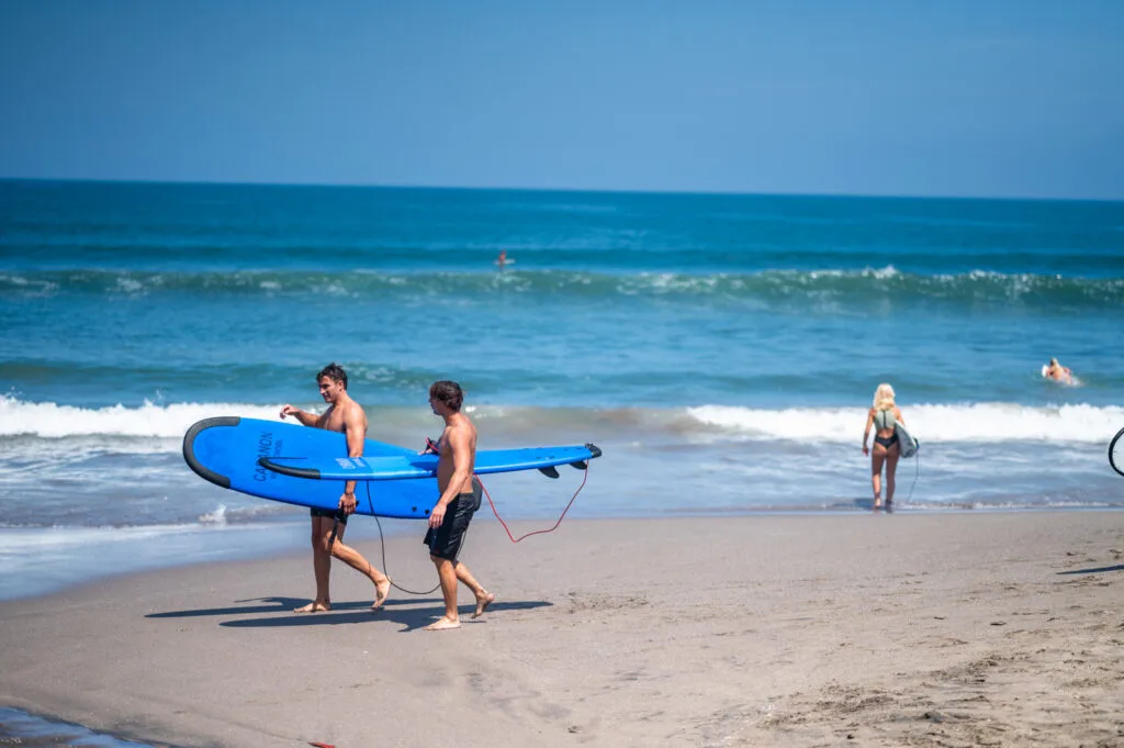 Surfer am Canggu Beach